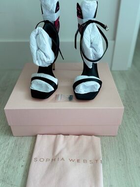 🌸 Sophia Webster Chiara Embroidery Sandal.